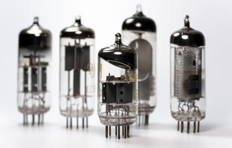 First Generation Computers: Vacuum tube technology